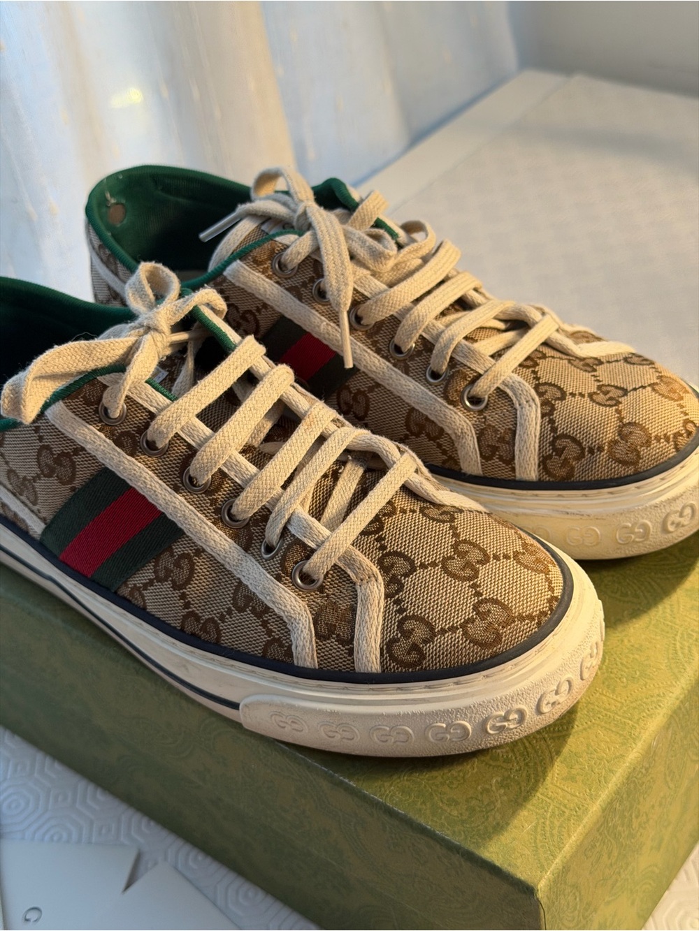 Gucci Kids GG Canvas Low-Top Sneakers in Beige with Green & Red Web
